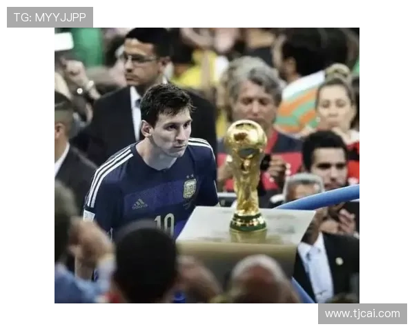 近二十年足球场上的十位传奇球星风采回顾与成就解析